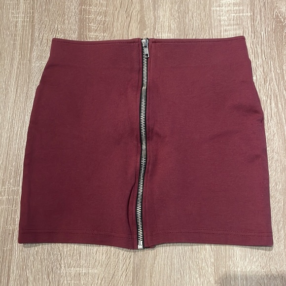 H&M Maroon Mini Skirt - Picture 2 of 5